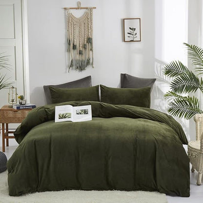 CLOTHKNOW Dark Green Fluffy King Size Comforter Set 3Pcs Velvet Bedding Comforter Sets Soft Dark Green Comforter with 2 x Pillow Cases