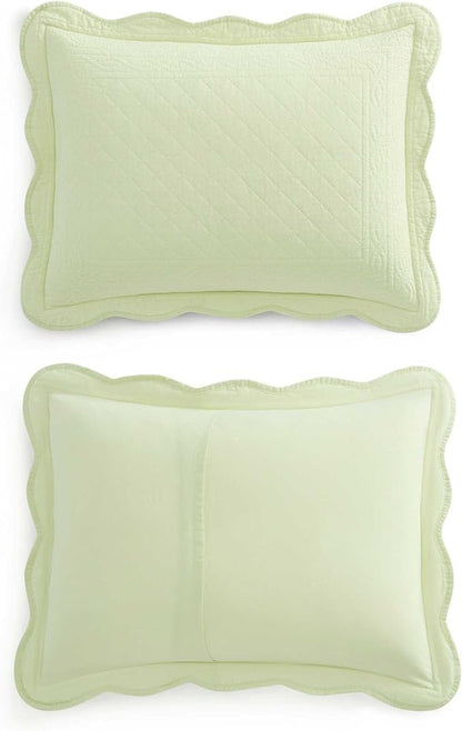 Martha Stewart - Queen Size Quilt Set, Soft & Breathable Cotton Percale Quilted Bedding with Matching Pillowcases, Scalloped Edge Bed Set, Vintage Scallop Green