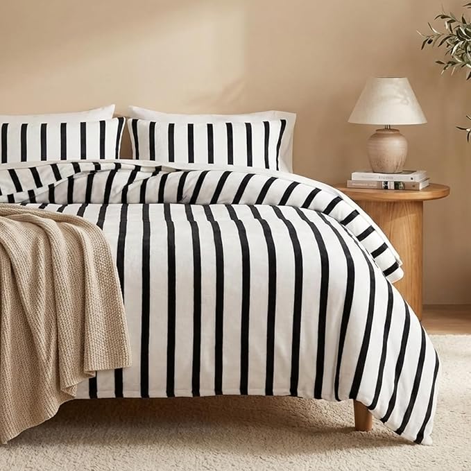 Bedbay Striped Comforter Set Fluffy Fleece King Size Comforter Set Black White Striped Bedding 3 Pcs Ultra Soft Plush Flannel Velvet Fuzzy Bedding Set Stripes Pattern Queen Bed Set for All Seasons