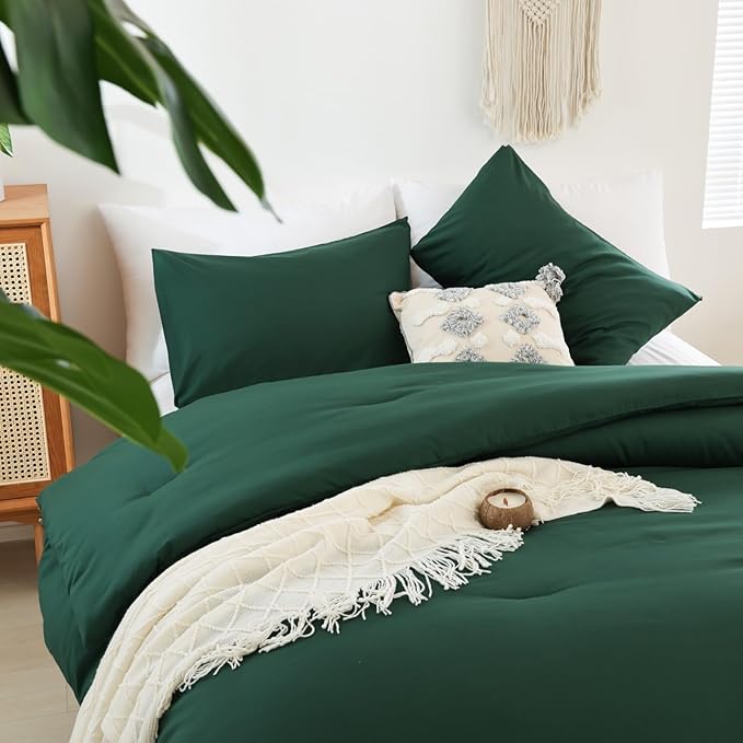 ROSGONIA Oversized King Comforter 120x120, 3pcs Super King Comforter (1 Dark Green Comforter & 2 Pillowcases) Lightweight Warm Bedding Set Quilt