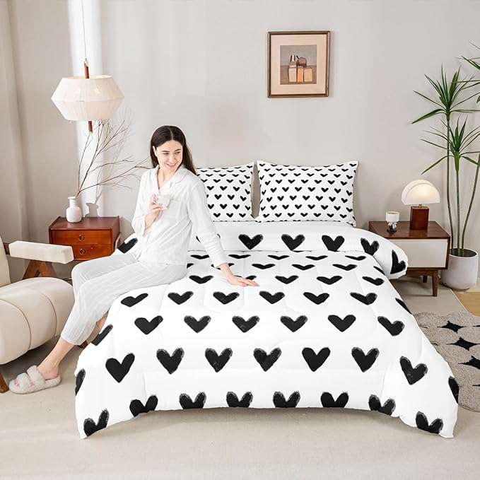 Love Comforter Set King White and Black Heart Pattern Bedding for Women Men Teens Valentine Day Gift Down Comforter Cartoon Love Heart Quilted Duvet Geometric Soft Warm Bedding Sets Bedroom Decor