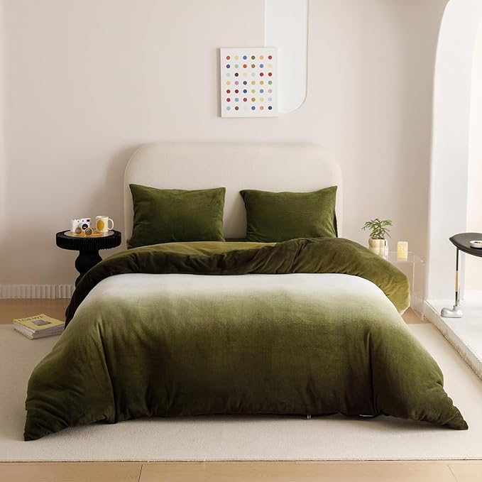 CLOTHKNOW Green White Queen Comforter Sets Velvet Bedding Comforter Sets Olive Green Comforter Soft Comforter Queen with 2 x Pillow Cases