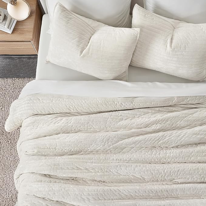 EVERGRACE Velvet Quilt Set California King 118'' x 106'', Luxurious Soft Striped Channel Bedding Set, Lightweight Velvet Comforter for All Season, Oversized Bedspread Coverlet w/ 2 Shams, Ivory White
