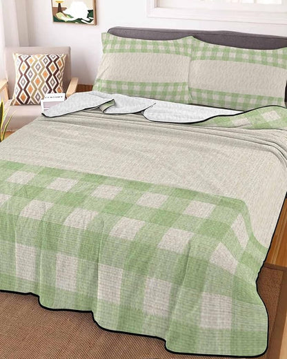 Full Size Quilt Bedding Set, Retro Green Lightweight Summer Quilt 3 Pieces Bedding Sets, Farmhouse Buffalo Plaid Vintage Beige Reversible Soft Bedspreads Coverlets with 2 Pillow Shams for All Season
