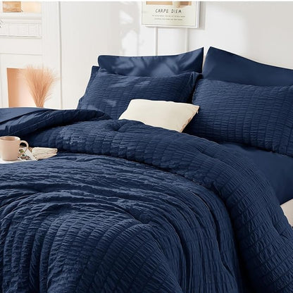 HYMOKEGE Navy Blue Duvet Cover Queen Size, Ultra Soft 3-Piece Seersucker Duvet Cover Set with Zipper Closure, Soft Brushed Microfiber Bedding Set with 8 Corner Ties (90"x90", 2 Pillowshams)