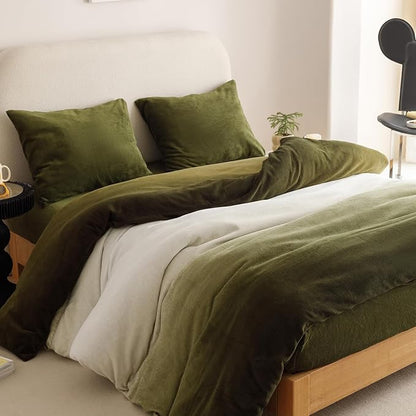 CLOTHKNOW Green White Queen Comforter Sets Velvet Bedding Comforter Sets Olive Green Comforter Soft Comforter Queen with 2 x Pillow Cases