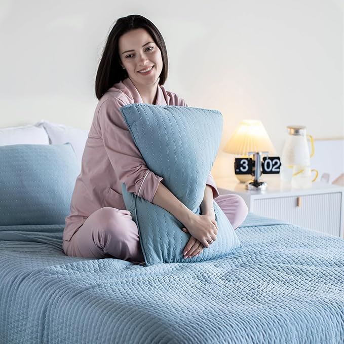 KASENTEX Twin Quilt Set 68"x86" – Soft Washed 3-Layer Lightweight Bedspread, Minimalist Nordic Design, All-Season Spring & Summer Quilt Set (1 Quilt + 2 Pillow Shams), Blue