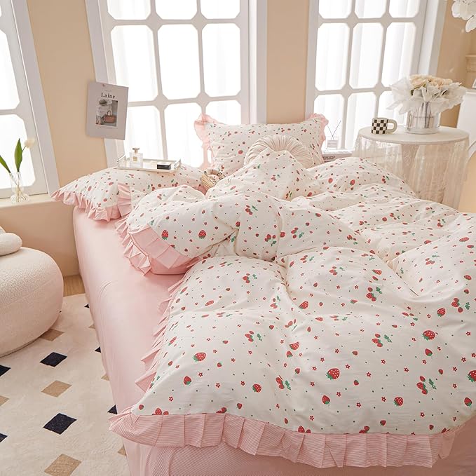 HighBuy Strawberry Print Comforter Set Twin XL Cute Fruit Bedding Set Ruffle Comforter with 2 Pillowcases Fluffy Reversible College Girl Bedding Comforter Set for All Seasons