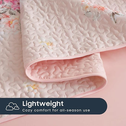 Wake In Cloud - Shabby Chic Quilt Set, Floral Coquette Cottagecore Farmhouse Vintage Flowers, for Women Teen Girls, Reversible Lightweight Bedspread Coverlet, 3 Pieces, Light Pink, Twin/Twin XL Size