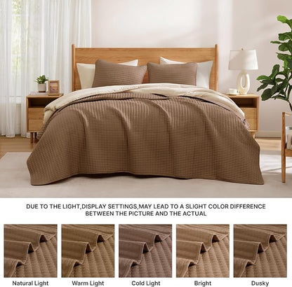 WRENSONGE King Size Quilt-3 Pieces Lightweight Bedspreads Brown King Quilt Bedding Set for All Seasons, Soft Summer Coverlet with 2 Pillow Shams Suitable for Bed, Couch, Quilt Blanket