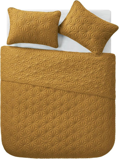 VCNY Home King Size 3-Piece Bedding Set | Lightweight Quilt & Matching Shams | Ultra-Soft & Breathable Fabric | Durable & Wrinkle Resistant | Medium-Weight for Year Round Use | Serena Collection, Gold