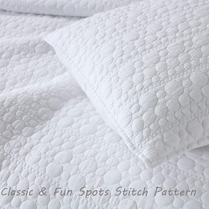 HORIMOTE HOME Quilt Set King Size White, Classic Geometric Spots Stitched Pattern, Stone-Washed Microfiber Chic Rustic Look, Ultra Soft Lightweight Quilted Bedspread for All Season, 3 Pieces