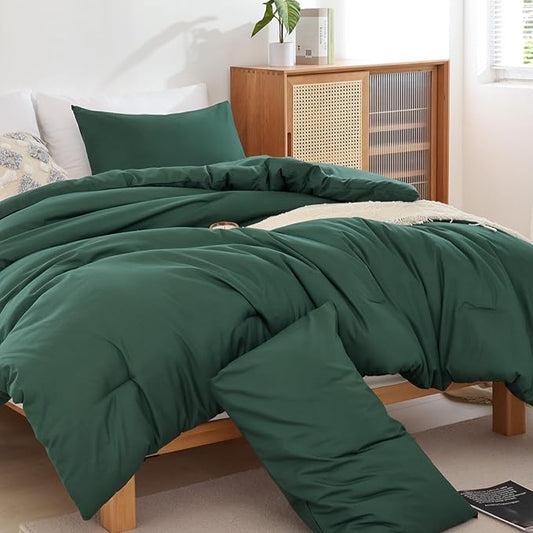 ROSGONIA Oversized King Comforter 120x120, 3pcs Super King Comforter (1 Dark Green Comforter & 2 Pillowcases) Lightweight Warm Bedding Set Quilt