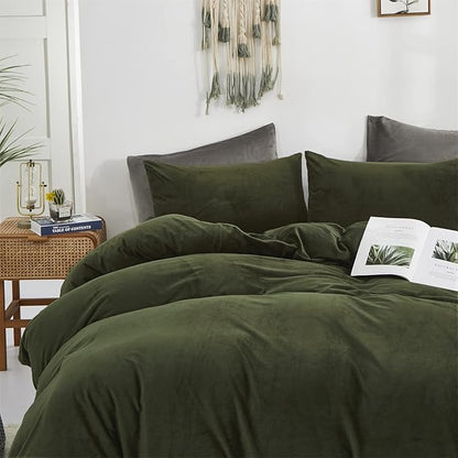 CLOTHKNOW Dark Green Fluffy King Size Comforter Set 3Pcs Velvet Bedding Comforter Sets Soft Dark Green Comforter with 2 x Pillow Cases