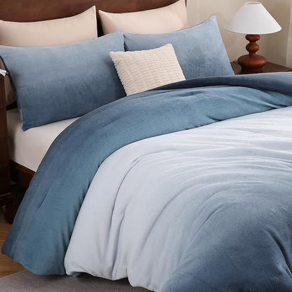 Bedbay Blue Gradient Plush Fleece Comforter Set Queen Size Ultra Soft Velvety Bedding Lightweight Warm Cozy Ombre Quilt Set Reversible Fleece Fluffy Comforter 3 Pcs with 2 Pillowcases