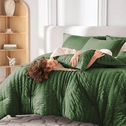 MUXHOMO 7 Pieces Full Comforter Set, Seersucker Bed in a Bag Full Size, All Season Luxury Bedding Set with Comforter, Flat Sheet, Fitted Sheet, Pillowcases & Shams, Dark Green