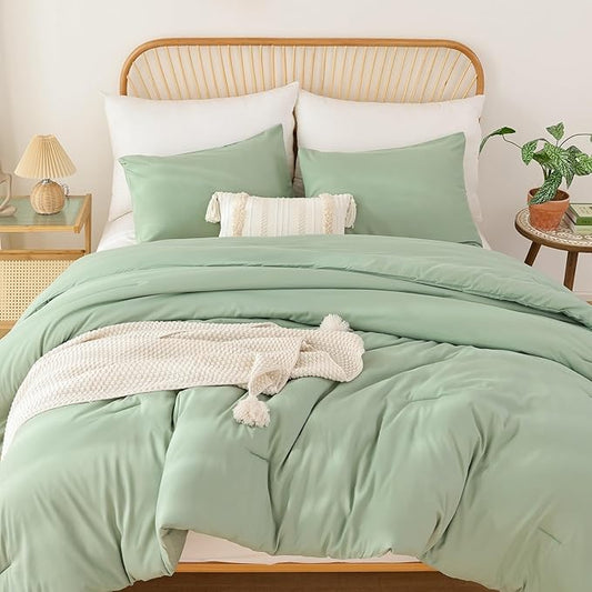 ROSGONIA Oversized King Comforter 120x120, 3pcs Super King Comforter (1 Sage Green Comforter & 2 Pillowcases) Lightweight Warm Bedding Set Quilt
