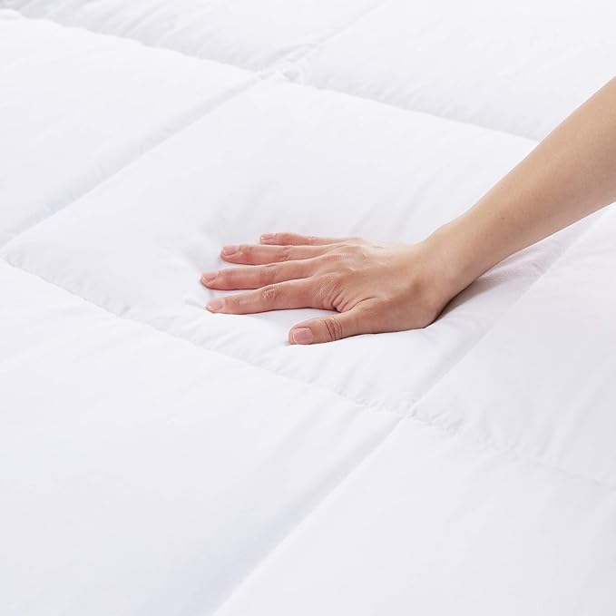 Amazon Basics White Down Alternative Comforter and Duvet Insert with Corner Tabs, Machine Washable, Twin, All-Season