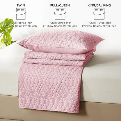 akkialla Full/Queen Quilt Set, Pink Lightweight Microfiber Bedspread Coverlet, Boho Geometric Pattern, Soft All-Season Bedding, 3-Piece (1 Quilt, 2 Pillow Shams) | Breathable material, Modern Style