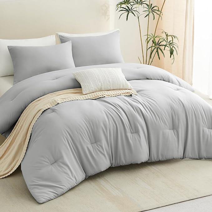CozyLux Full Size Comforter Set Light Grey, 3 Pieces Solid Breathable Quilted Bedding Sets, Light Gray Luxury Lightweight Soft Bed Set with Down Alternative Comforter and 2 Pillowcases for All Seasons