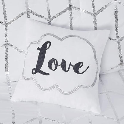 Intelligent Design Raina King/Cal King Comforter Set, Soft Microfiber, Modern Geometric Metallic Bed Set, 5 Pieces College Bedding with 2 Shams, 2 Toss Pillows White/Silver