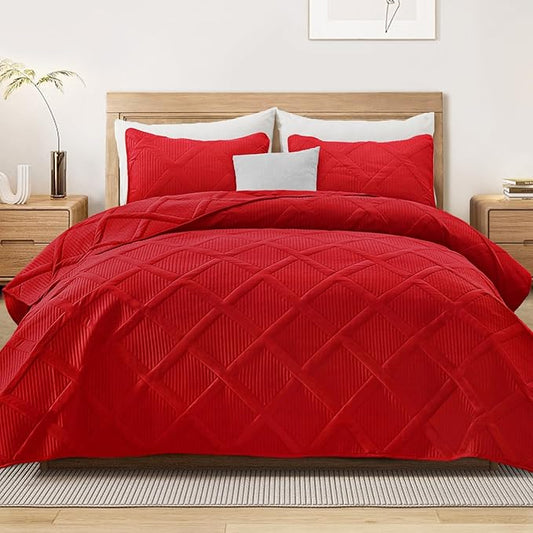 Exclusivo Mezcla Oversized King Quilt Set- Red Cal King Quilts Bedding Set with 2 Pillow Shams, Modern Bedspread with Striped Pattern, Soft Lightweight Bedspreads Coverlets for All Seasons