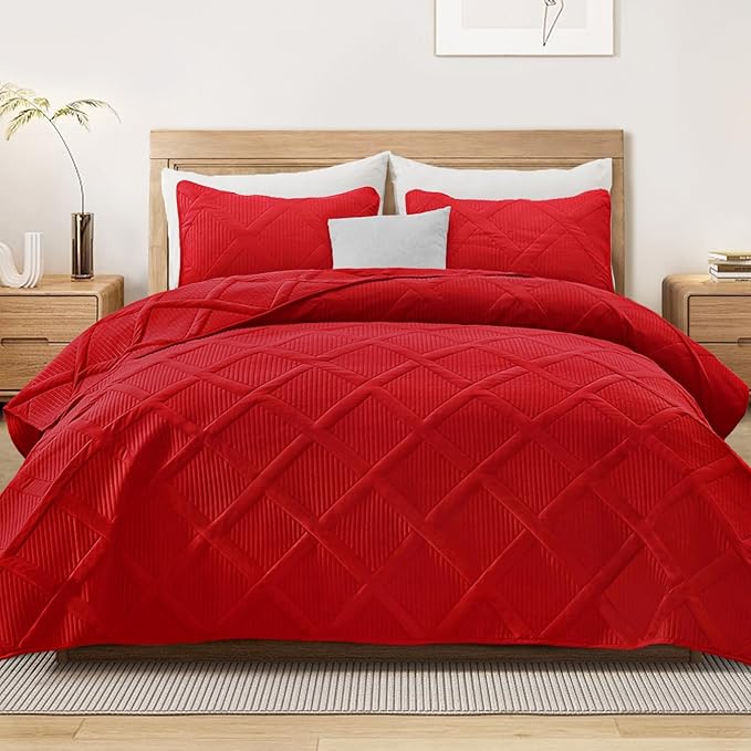 Exclusivo Mezcla Quilts Queen Size - Red Quilt Set Bedspread with 2 Pillow Shams, Modern Bedding Set with Striped Pattern, Soft Lightweight Bedspreads Queen Size for All Seasons