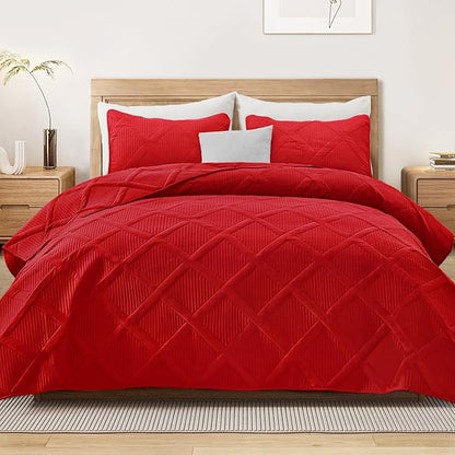 Exclusivo Mezcla Quilts Queen Size - Red Quilt Set Bedspread with 2 Pillow Shams, Modern Bedding Set with Striped Pattern, Soft Lightweight Bedspreads Queen Size for All Seasons