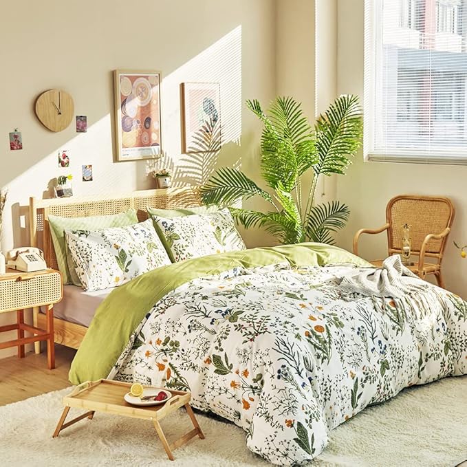 CLOTHKNOW Green White Floral King Size Comforter Set 3Pcs Farmhouse Bedding Sets Boho Flowers Botanical Comforters with 2 x Pillowcases