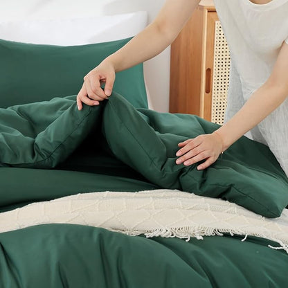 ROSGONIA Oversized Queen Comforter Emerald Green, 3pcs (1 Green Comforter & 2 Pillowcases) Lightweight Oversized Queen Comforter Sets Bedding Blanket Quilts