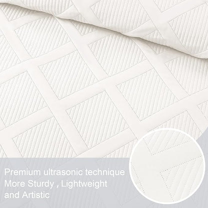 Exclusivo Mezcla Oversized King Quilt Set- White Cal King Quilts Bedding Set with 2 Pillow Shams, Modern Bedspread with Striped Pattern, Soft Lightweight Bedspreads Coverlets for All Seasons