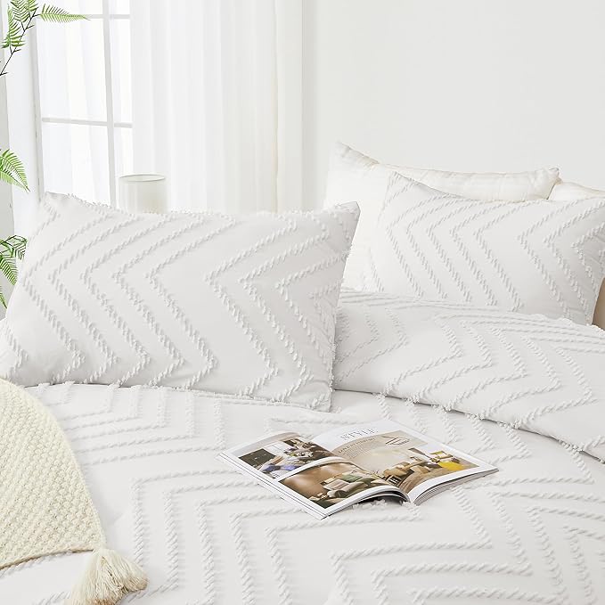 Andency White Comforter Queen, Boho Soft Fluffy Warm Lightweight Bedding Comforter Sets for Queen Bed, 3 Pieces Chevron Tufted Aesthetic Microfiber Lightweight Comforter Set