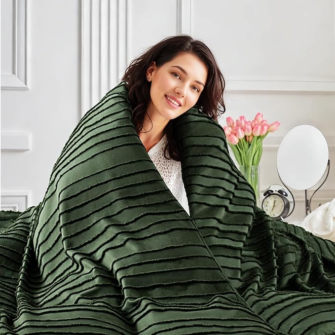 NEXHOME PRO Duvet Cover Full,3 Pieces Boho Tufted Duvet Cover Set, Soft and Lightweight 100% Washed Microfiber Comforter Cover Set for All Season(Forest Green,80 x 90)-No Comforter