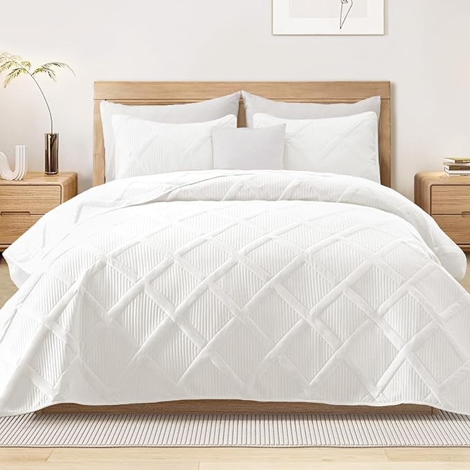 Exclusivo Mezcla King Quilt Set- White Quilts Bedding Set with 2 Pillow Shams, Modern King Bedspread with Striped Pattern, Soft Lightweight Bedspreads Coverlets for All Seasons