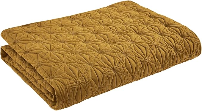 VCNY Home King Size 3-Piece Bedding Set | Lightweight Quilt & Matching Shams | Ultra-Soft & Breathable Fabric | Durable & Wrinkle Resistant | Medium-Weight for Year Round Use | Serena Collection, Gold
