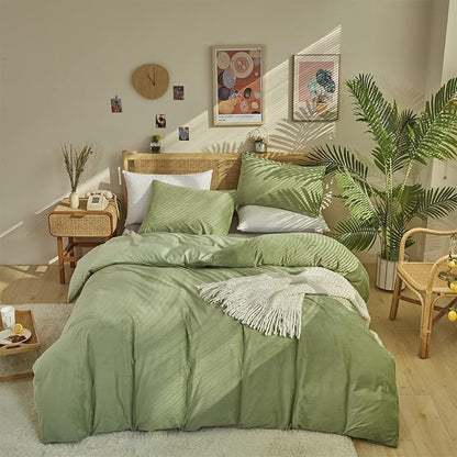 CLOTHKNOW Green Velvet King Size Comforter Set 3Pcs Fluffy Bedding Comforter Sets Soft Sea Green Comforter Light Green Comforter with 2 x Pillowcases