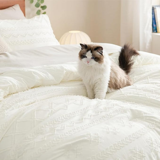 Bedsure Tufted Boho Comforter Set Queen Size - White Boho Bed Set, GentleSoft™ 3 Pieces Farmhouse Shabby Chic, Home Decor Bedding, Gifts for Woman, Soft Jacquard Queen Comforter for All Seasons
