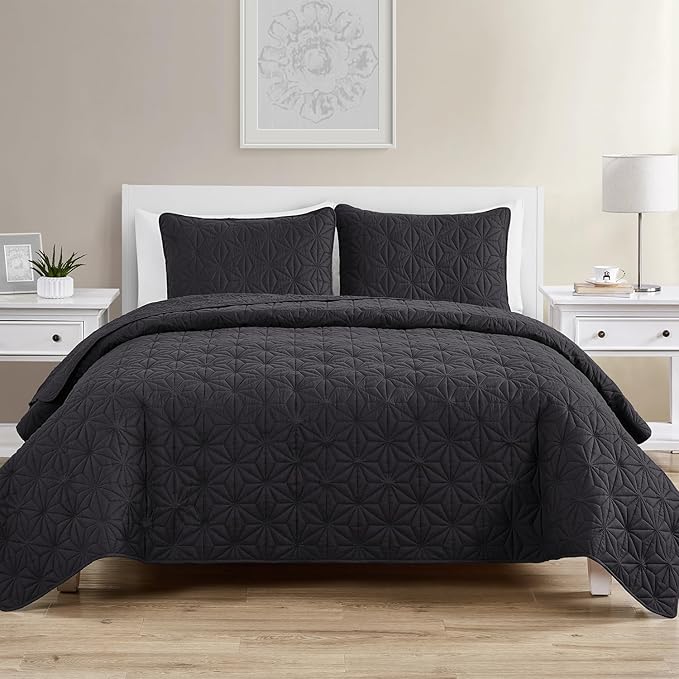 VCNY Home Grey Quilt Set for Queen Bed, 3-Piece Bedspread Coverlet and Shams, Soft Bedding Comforter Alternative for All Seasons (Kaleidoscope, Full/Queen)