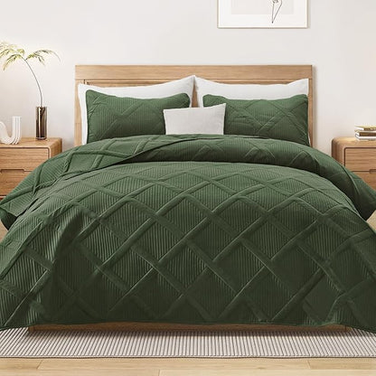 Exclusivo Mezcla Twin Size Quilt Set - Olive Green Quilts Bedding Set with 1 Pillow Shams, Modern Bedspread with Striped Pattern, Soft Lightweight Bedspreads Coverlets for All Seasons