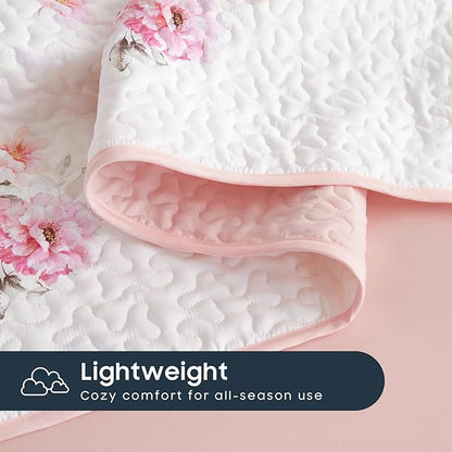 Wake In Cloud - Shabby Chic Quilt Set, Floral Coquette Cottagecore Farmhouse Vintage Flowers, for Women Teen Girls, Reversible Lightweight Bedspread Coverlet, 3 Pieces, White Pink, King Size