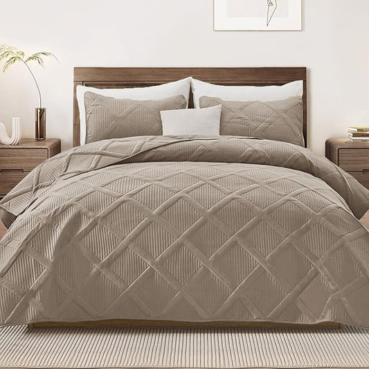 Exclusivo Mezcla King Size Quilt Set with Modern Striped Pattern, 3 Pieces Summer Lightweight Taupe Quilts Bedding Set, Soft Bedspreads Coverlets for All Seasons