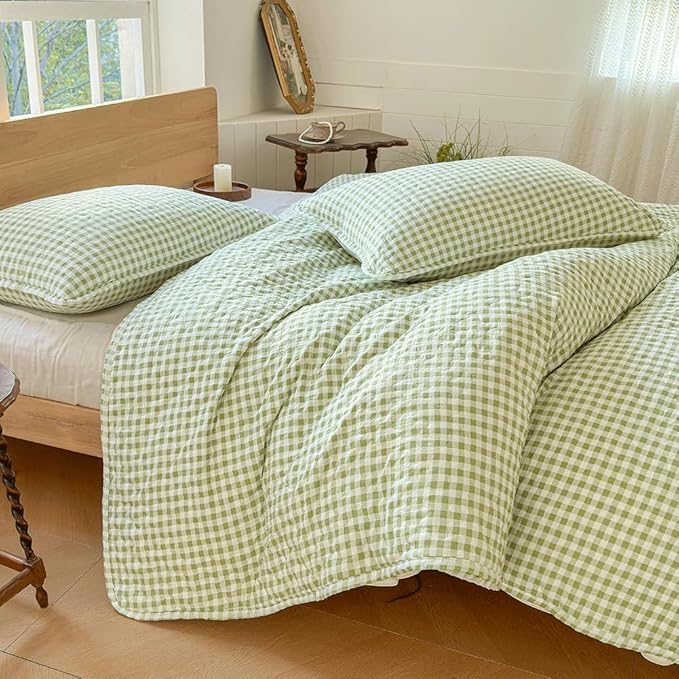 Sage Green Gingham Queen Quilt Set, Soft Pre-washed Microfiber Green Plaid Queen Bedspread, Lightweight Checked Summer Quilt, Grid Bedding Coverlets for All Seasons (Includes 1 Quilt, 2 Pillow Shams)