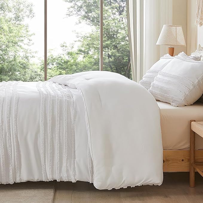 BEDELITE Boho Comforter Set Queen Size, White Tufted Striped Bed Set 3 Pieces, Soft Vintage Farmhouse Comforter for All Seasons, Boho Home Decor,Fluffy Jacquard Bedding with 2 Pillow Shams