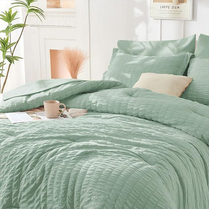 HYMOKEGE Sage Green Duvet Cover Queen Size, Ultra Soft 3-Piece Seersucker Duvet Cover Set with Zipper Closure, Soft Brushed Microfiber Bedding Set with 8 Corner Ties (90"x90", 2 Pillowshams)