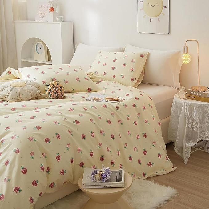 HighBuy Full Size Comforter Set Beige with Strawberry Pattern for Girls Teens Kawaii Bedding Set 3 Piece Cute Full Size Comforter Fluffy with 2 Pillowcases,Kids Boys Comforter Skin Friendly