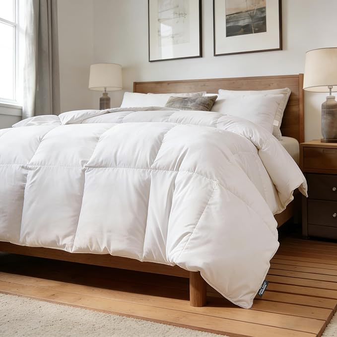 Hotel Suite Feather Down Comforter, Natural Fluffy Duvet Insert, Luxurious Hotel Collection Quilts, All Season Bedding Comforter, 100% Cotton Cover（King Size, 104 x 88 Inch, White）