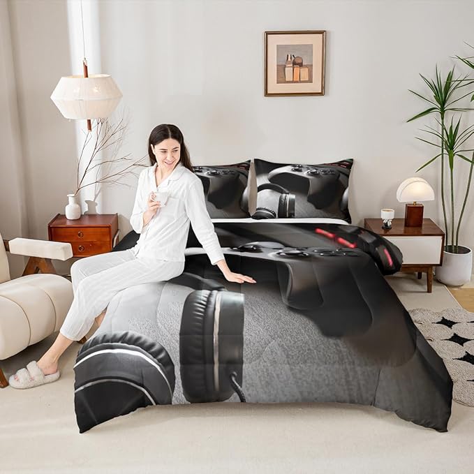 Feelyou Gaming Bedding Set Boys Game Controller Comforter for Kids Girls Teens Modern Gamer Headset Comforter Set Youth Gaming Console Video Game Decor Duvet Set with 2 Pillow Case Queen Size Black