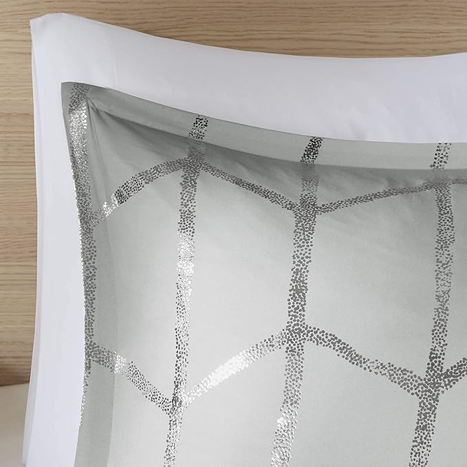 Intelligent Design - ID10-1245 Raina Comforter Set Metallic Print Geometric Design, Modern Trendy All Season Bedding Set, Matching Sham, Decorative Pillow, Grey/Silver, King/Cal King, 5 Piece