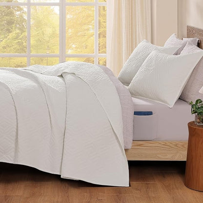 WRENSONGE Queen Quilt-3 Pieces Geometric White Bedspreads Queen Size Quilt Bedding Set for All Seasons,Soft Summer Coverlet with 2 Pillow Shams Suitable for Bed, Couch, Quilted Blanket