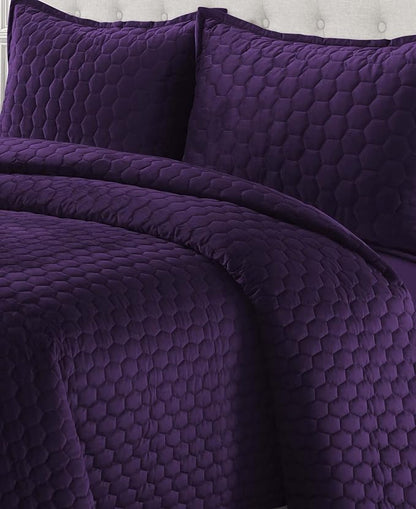 Tribeca Living Lugano Oversized Velvet Quilt Set - All Season, Extra Large, 3 Piece King Size Comforter Set with 2 Pillow Shams in Purple Honeycomb Pattern 260GSM